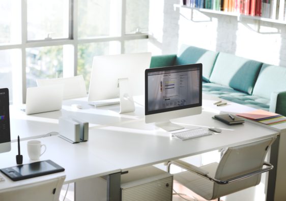 Du mobilier à l’éclairage : réussir l’aménagement de son bureau !